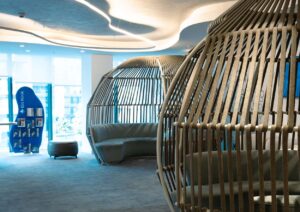 Bild zeigt den modernen Wartebereich der Patienten in der Elit Klinik